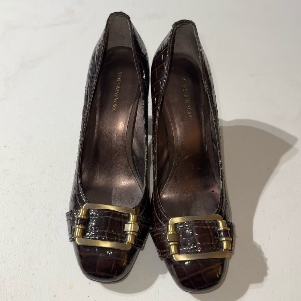 Jones New York Sz 7 Dark Brown with buckle high heeled pump